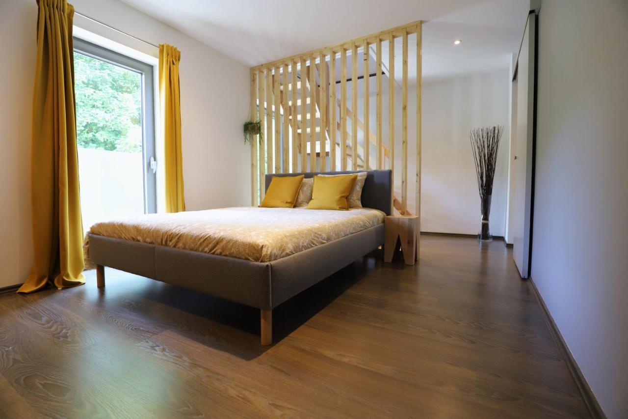 Villa Aux Berges Du Bocq à Yvoir Extérieur photo
